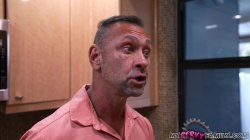 Captura de 'Black Friday Deals For Stepdad' nº 4