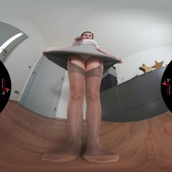 'Layered Nylon Seduction' screenshot nº 3