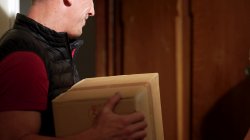 Captura de 'Elle se tape le livreur devant son mari' nº 70