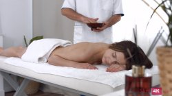 'Beautiful Babe Came For A Massage And Got Anal' screenshot nº 17