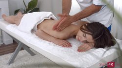 'Beautiful Babe Came For A Massage And Got Anal' screenshot nº 24
