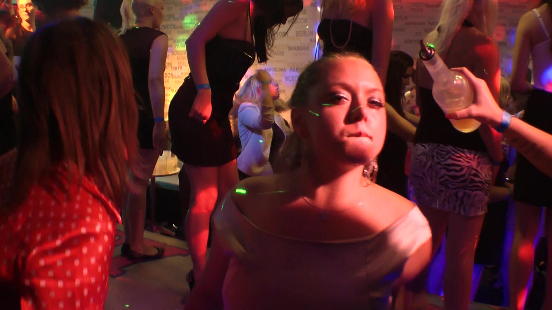 party hardcore video Sexy vixens squirting videos