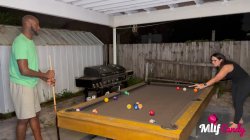 Captura de 'MilfCandy: Samantha loses at Pool and takes long BBC' nº 4