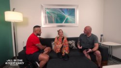 Captura de 'Wife Cheats With My StepBrother Personal Trainer' nº 27