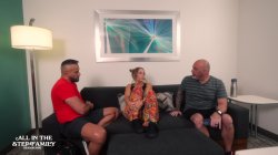 Captura de 'Wife Cheats With My StepBrother Personal Trainer' nº 30