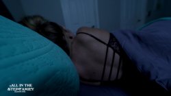 Captura de 'StepSon Scared Of Thunder Hops Into StepMom's Bed' nº 31