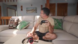Captura de 'MILFs Take Huge Cocks While Husbands Watch' nº 81