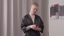 'Trans Babes In Bareback Sex' screenshot nº 2