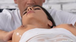 'Seduce My Masseuse' screenshot nº 7