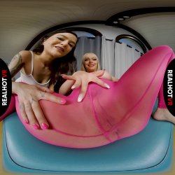'Jess & Jas in Boob 69' screenshot nº 114