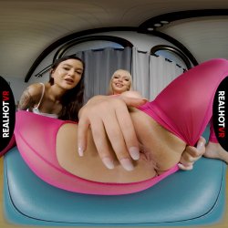 'Jess & Jas in Boob 69' screenshot nº 130