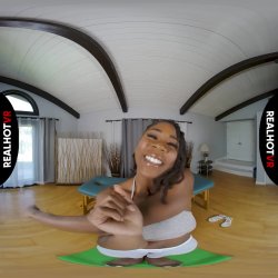 'Naughty Naked Yoga' screenshot nº 2
