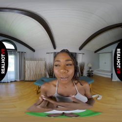'Naughty Naked Yoga' screenshot nº 3