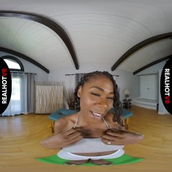 'Naughty Naked Yoga' screenshot nº 4