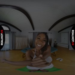Captura de 'Pants Shredding Nude Yoga' nº 1