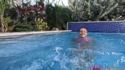Captura de 'Trespassing & Skinny Dippin' Sex with Stepsis' nº 19