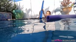 Captura de 'Trespassing & Skinny Dippin' Sex with Stepsis' nº 27