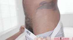 Captura de 'Tatted, Buff Stud John Johnson Eats And Pounds Kyler Quinn's Pussy!' nº 11