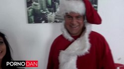'Small Dick Santa Goes Crazy For Tiny Pussy Of Perfect Body Spinner Kesha Ortega' screenshot nº 10