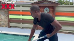 Captura de 'Stephanie Love Entices the Pool BBC Guy' nº 9