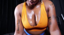 Captura de 'Lick It Up: Madam Carmen's Sweaty JOI' nº 2