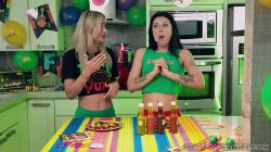 Captura de 'Step-Family Fun Threesomes 4' nº 88