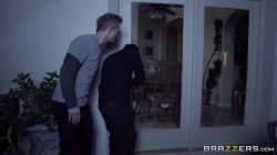 Captura de 'Brazzers Presents: The Parodies 5 - Straight Outta Brazzers' nº 130