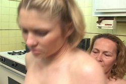 Captura de 'Mature Women With Younger Girls 4' nº 111