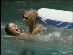 'Chloe's Pool Party' screenshot nº 82