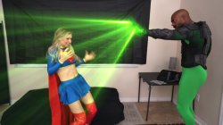 Captura de 'Supergirl - Toxicity XXX feat. Emma Sirus' nº 9