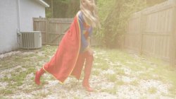 Captura de 'Supergirl - Toxicity XXX feat. Emma Sirus' nº 3