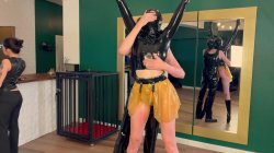 Captura de 'A Nice Spanking on Ballett Boots for Rubber by Ava L'Affaire and Perv' nº 62