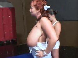 Captura de 'B.L.O.W. Busty Ladies of Oil Wrestling' nº 38