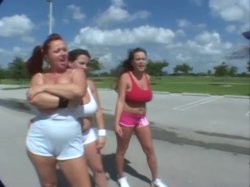Captura de 'B.L.O.W. Busty Ladies of Oil Wrestling' nº 7