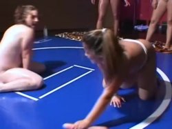 Captura de 'B.L.O.W. Busty Ladies of Oil Wrestling' nº 75