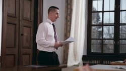 Captura de 'Russian Institute: Lesson 22 - Medical Exam' nº 2