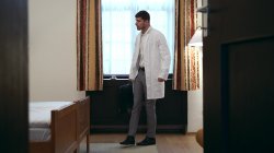 Captura de 'Russian Institute: Lesson 22 - Medical Exam' nº 110