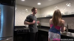 Captura de 'Bored Stepsis Finds Excitement from Big Brother Home on College Break' nº 4