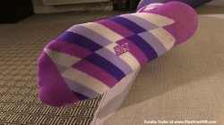 Captura de 'Cecelia Taylor Tight Purple Leggings and Socks with You Can't Help Yourself JOI!' nº 17