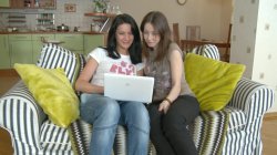 Captura de 'First Anal 3some for 2 College Babes' nº 1