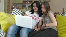 Captura de 'First Anal 3some for 2 College Babes' nº 9