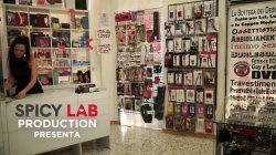 Captura de 'Lesbian attraction in the fitting room, with hot slut Luna Dark and Gabriela Flores' nº 1