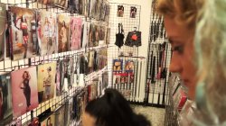 Captura de 'Lesbian attraction in the fitting room, with hot slut Luna Dark and Gabriela Flores' nº 8