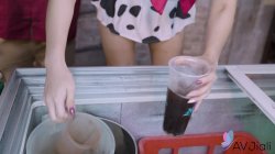 Captura de 'Boba Tea Girl Exploited By Her Boss For Profit' nº 16