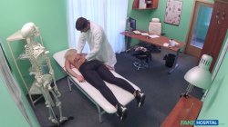 Captura de 'Patient 003 - Buxom Russian Babe Swallows Cumload' nº 31