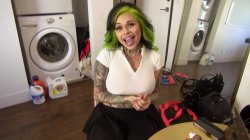 'Badass Big Titty Sluts' screenshot nº 4