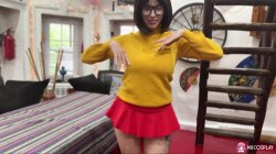 Captura de 'New Velma Cosplay With Hot Busty Viki' nº 11