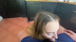 Captura de 'Ellie Wain 19 Yr Old Amateur Gives Older Man POV Blowjob' nº 26