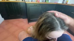 Captura de 'Ellie Wain 19 Yr Old Amateur Gives Older Man POV Blowjob' nº 28