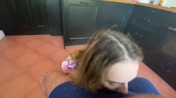 Captura de 'Ellie Wain 19 Yr Old Amateur Gives Older Man POV Blowjob' nº 30
